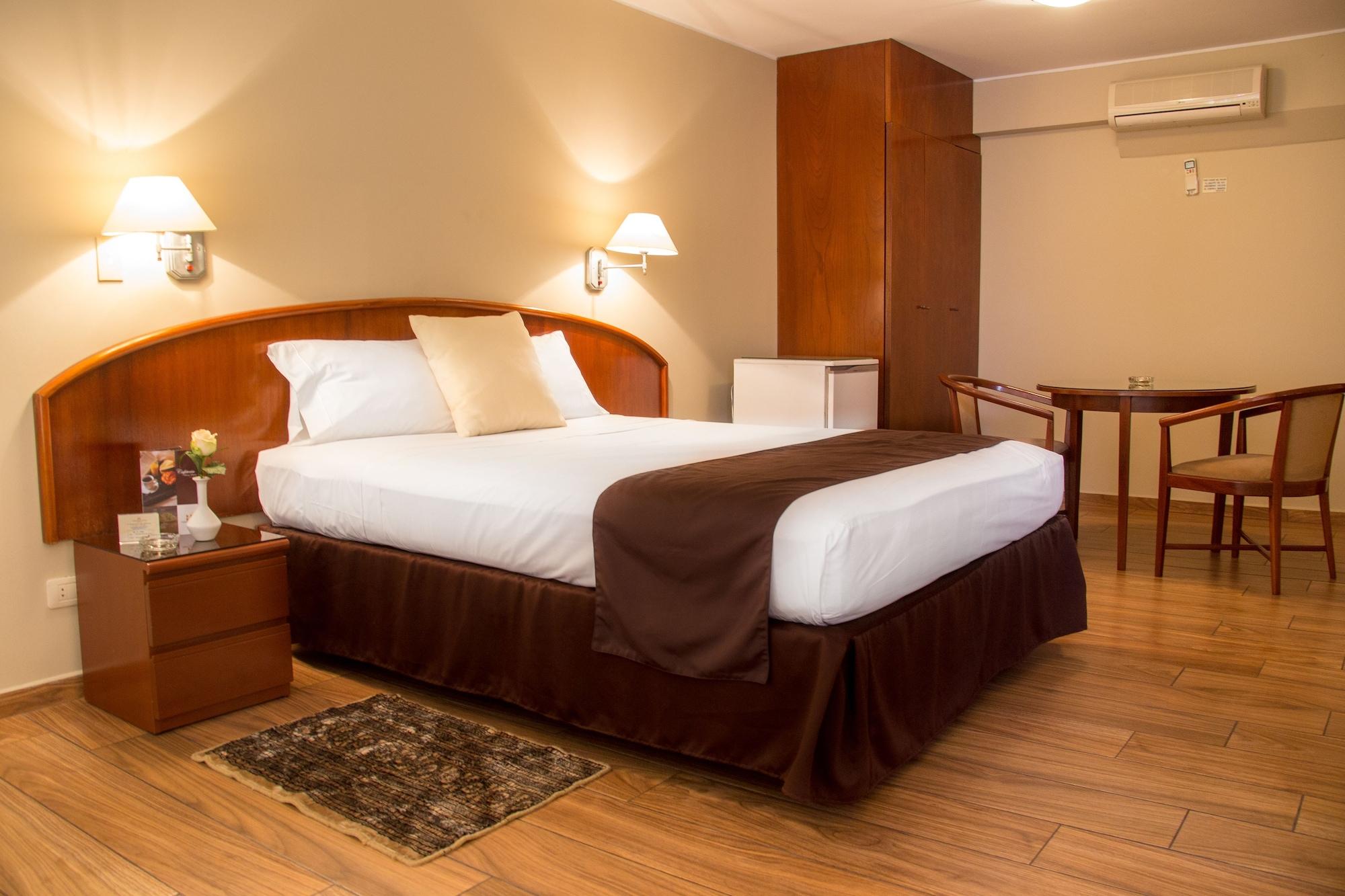 Hotel Park Suites Lima Exteriör bild