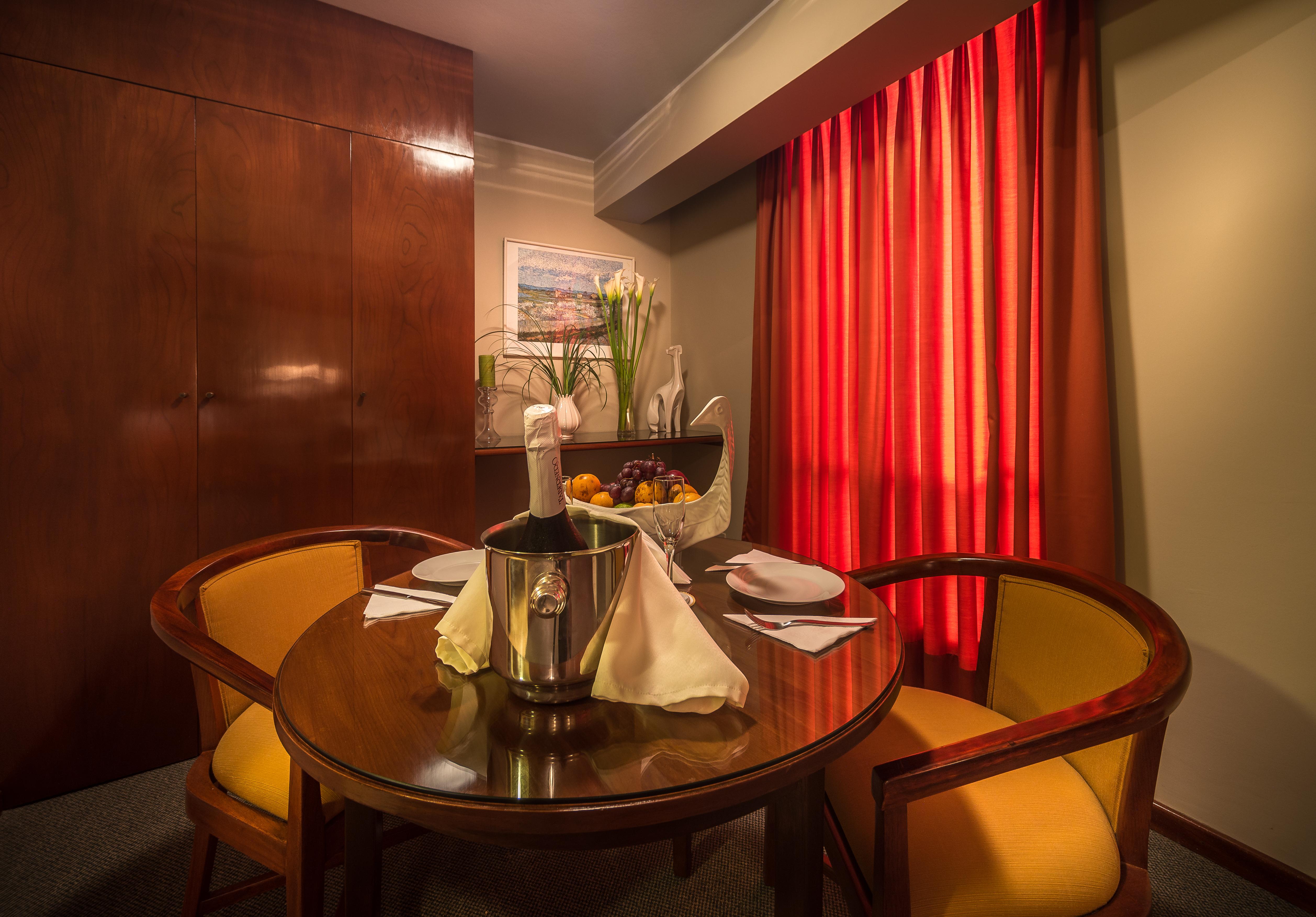 Hotel Park Suites Lima Exteriör bild